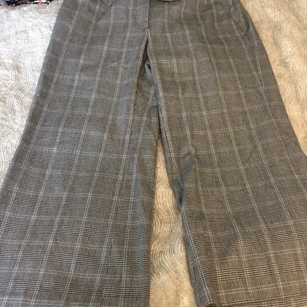White House Black Market Plated Cropped Pants M